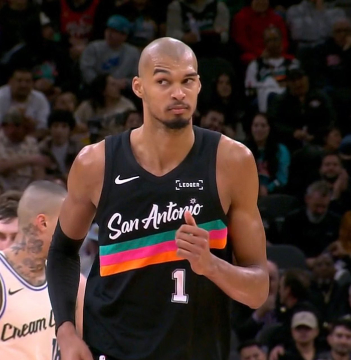 天天盈球APP-NBA球员下半场9投0中表现低迷|体育赛事讨论|背锅_新浪体育_新浪新闻